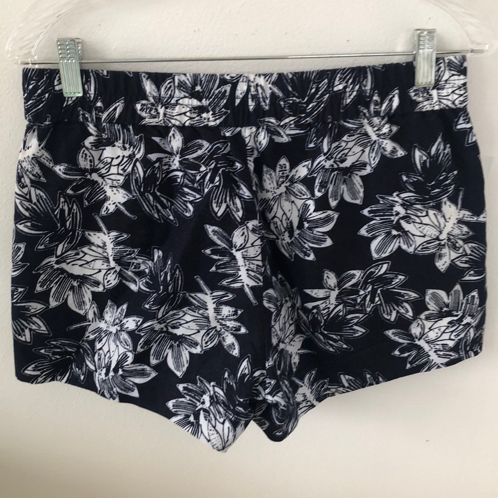 J. Crew Navy & White Linen/Cotton Blend Floral Short Sz‎ 4 - NWOT